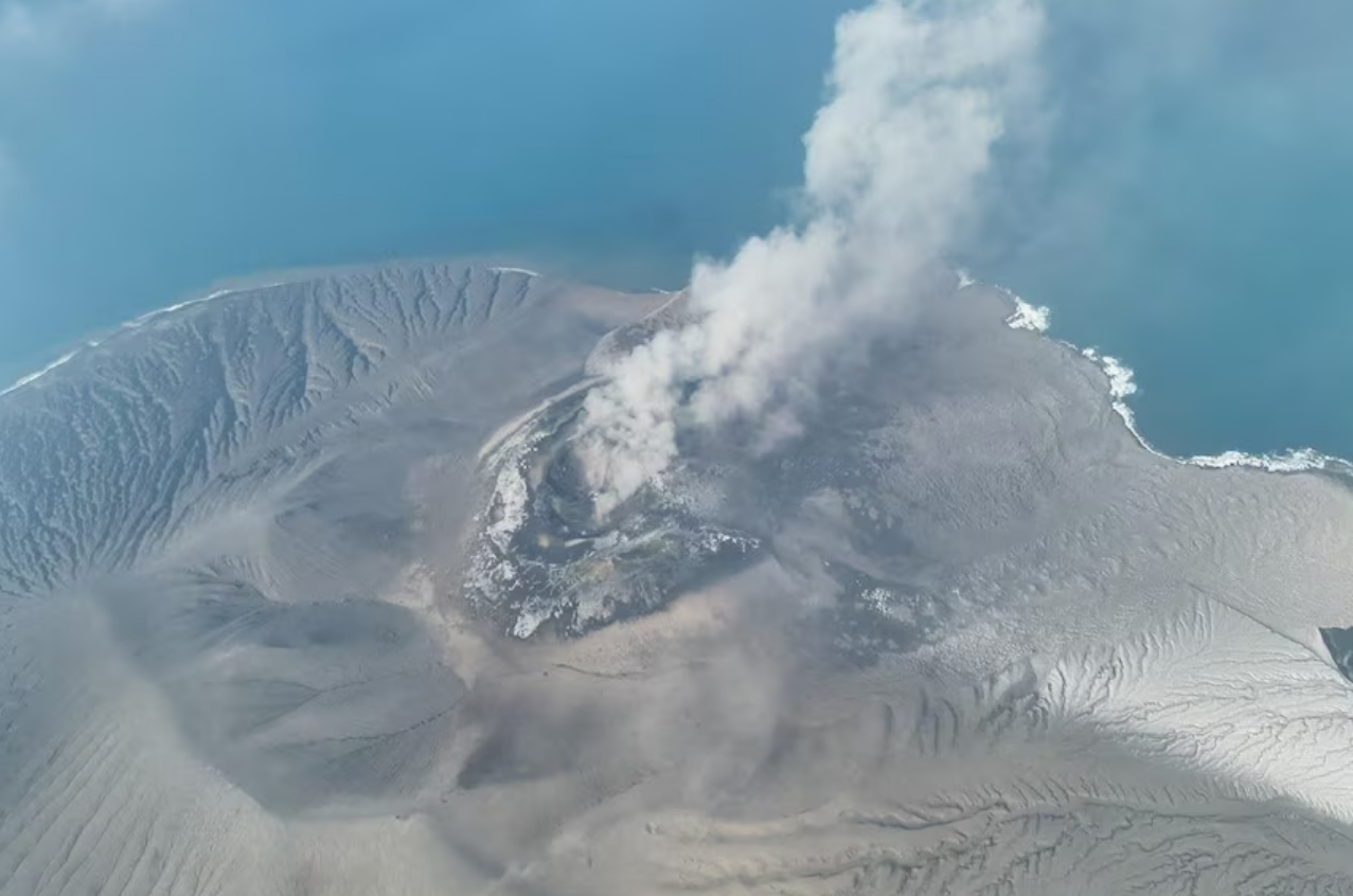 Mount Anak Krakatau Eruption Strands 170,000 Travelers and Disrupts Life Across Indonesia